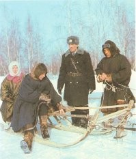 - Документики предъявляем. Водительское удстоверение, свидетеьство о регистрации, страховочку...
