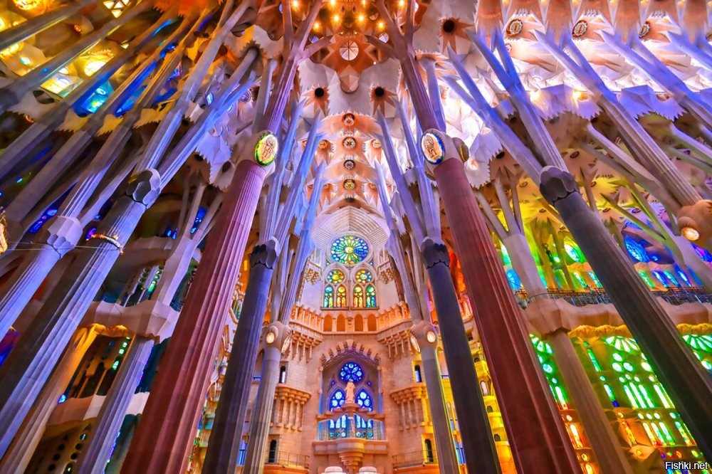 У Гауди Sagrada Familia производит куда большее впечатление чем это кварталы.