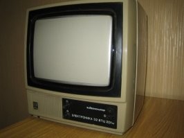 У меня был набор из компа "Робик", монитора "Электроника" и магнитофона "Весна" ))