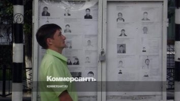 херня, то ли дело...

В Забайкалье пьяный мэр города с топором напал на полицейских

Киргизов стал мэром Сретенска в марте 2022 года. К тому моменту он уже был судим по статьям «Хулиганство», «Умышленное уничтожение или повреждение имущества», «Применение насилия в отношении представителя власти»
В день задержания, по его данным, Киргизов попал в ДТП в состоянии опьянения и скрылся с места аварии. Источник, знакомый с ситуацией, рассказал порталу, что речь идет о лобовом столкновении. По его словам, в полицию обратился пострадавший местный житель и рассказал о случившемся. Сотрудники ведомства объехали городские дворы и обнаружили в одном из них виновника ДТП. Когда мэра попытались задержать, он вышел из машины, достал из багажника топор и начал угрожать правоохранителям

Подробнее на РБК: