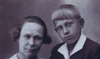 Парикмахер от бога. Думаю, это мама сама сыну сделала.