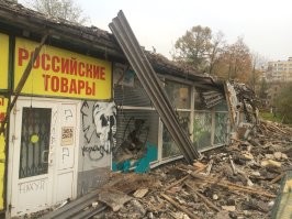 Вы знаете сколько на своём веку я видел ВЫСТАВОК!
 Даже репортажи писал.
 Но есть между выставками и жизнью нюанс...