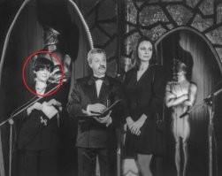 А там слева не Клара Новикова ли?