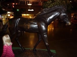 Полирни на удачу: необычные памятники разных стран, которые туристы обязательно трут на счастье