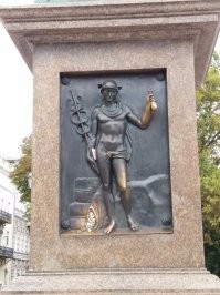 Полирни на удачу: необычные памятники разных стран, которые туристы обязательно трут на счастье