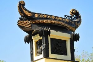 Памятник Казарскому в Севастополе.