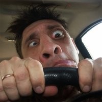 Вполне здоров и даже не упорот ничем. Просто замимикрировал морду лица перед камерой.