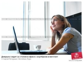 Дятлы во время драки используют свой длинный язык, чтобы атаковать врага