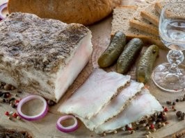 Думаю,троллинг насчет сала тоже бы зашел.