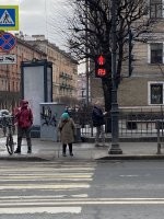А еще в Питере меня светофор окликнул