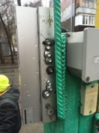 "6. Болтовых соединений много не бывает" 
Это саморезы с шестигранной головкой...