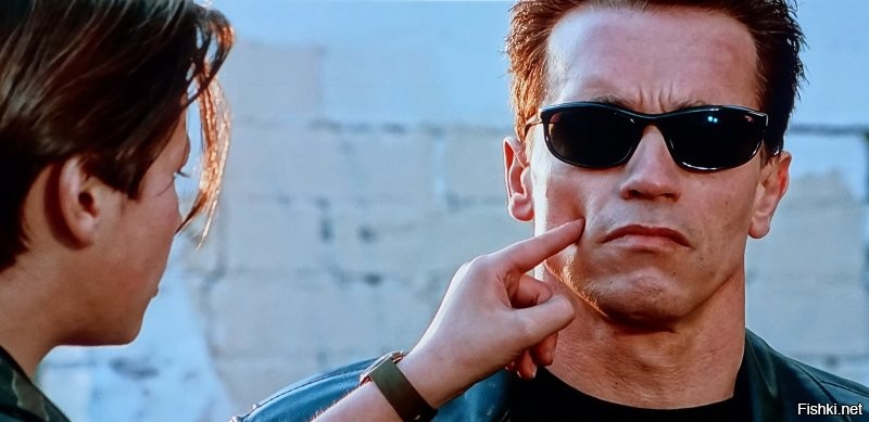 В сети завирусился ролик с роботом, который смог поднять руку на человека, нарушив первый закон робототехники