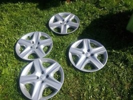 На фрагменте фото, в моем комменте видно где заканчивается серебристый пластик. А вот так они выглядят в снятом виде.