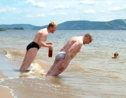 "Не опять, а снова": Байден упал на церемонии вручения дипломов выпускникам ВВС США