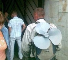 В Москве неизвестный умелец построил «жилище Карлсона» прямо на крыше многоквартирного дома