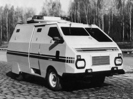 По ходу инкассаторский РАФик Латвийской ССР. Был ещё такой вариант: LABBE-РАФ-2203 '1986–89 и Bedwas-РАФ-2203 '1986.