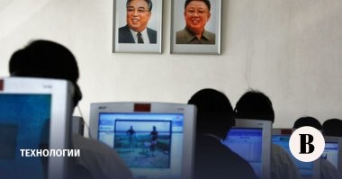 А вы знаете, как предстоят дела с интернетом в Северной Корее?

Доступ к ресурсам о внешнем мире в Северной Корее тщательно ограничен и регламентирован: информация из иностранных источников может навредить идеологической машине партии. О происходящем в стране и за ее пределами местное население узнает в первую очередь из телепрограмм и печатной прессы. Несмотря на расхожее мнение, интернет в КНДР есть, однако это совсем не та сеть, которую мы подразумеваем под этим словом. Интернет в стране можно разделить на две части: внутреннюю сеть, интранет, доступ к которой могут получить обычные граждане, и собственно интернет, доступный лишь узкому кругу лиц.
  
       Интранет
Для доступа к одобренной партией информации в Северной Корее существуют собственные внутренние сети. Крупнейшая из них «Кванмён» («Яркий свет») появилась в 2000 году. Иностранцам использовать «Кванмён» запрещено, поэтому точной информации об ее устройстве нет. «Если судить по рассказам знающих людей, там можно найти информацию бытового характера, расписание транспорта, рекламу еды. Значительная часть отведена под местные СМИ, газеты и журналы, можно попасть в электронные библиотеки ряда вузов и т. д. Есть там и форумы, но их содержание жестко контролируется»,   отмечает в своей книге о Северной Корее кореевед и журналист-международник Олег Кирьянов. Кроме того, известно, что в «Кванмёне» есть собственная поисковая система «Наэнара» («Наша страна») и стриминг-платформа «Манбан» («Все»), на которой можно смотреть видео по запросу и прямые трансляции четырех северокорейских телеканалов. По разным оценкам, во внутренней сети содержится от 1000 до 5500 сайтов. Большая их часть   сайты из внешнего интернета, прошедшие тщательную цензурную проверку и добавленные во внутреннюю сеть. В основном они носят справочный характер.

С помощью «Кванмёна» можно также посетить сайты национальной доменной зоны .kp. В основном доступ к ним иностранцам закрыт, однако некоторые северокорейские сайты можно открыть за пределами страны, например, страницу Центрального телеграфного агентства, публикующего новостные пресс-релизы на разных языках, в том числе и русском. В сентябре 2016 года из за технической ошибки другие страны ненадолго получили доступ к сайтам северокорейской доменной зоны. Благодаря этому стало известно, что в интернет-сегменте, принадлежащем КНДР, зарегистрировано всего 28 сайтов. Среди них национальная социальная сеть Friend (что, видимо, надо переводить как «Товарищ»), сервис покупки авиабилетов и портал с рецептами северокорейской кухни.

Современные тренды
Чтобы купить компьютер, необходимо получить специальное разрешение от правительства. Каждое устройство стоит на государственном учете, а приложения устанавливаются сотрудниками магазинов. Покупка техники   удовольствие не из дешевых, поэтому владение собственным ПК или ноутбуком является показателем особого статуса. «Некоторое время среди северокорейской молодежи было модным носить в качестве брелока флеш-карты, тем самым как бы невзначай показывая свою обеспеченность: мол, раз флешка имеется, то, значит, и личный компьютер есть»,   замечает Олег Кирьянов. При этом власти поощряют население осваивать информационные технологии. «Несмотря на то что компьютеры в основном остаются  игрушкой для богатых“, в обществе зреет понимание того, что за ними   будущее»,   пишет в своей книге иностранный корреспондент Reuters Джеймс Пирсон.

Еще один интересный тренд последнего десятилетия, замеченный Пирсоном во время поездки в Северную Корею,   интернет-кафе. В них нет доступа к интернету, но зато есть компьютеры с богатой коллекцией игр. Наиболее популярны у северокорейцев шутер Counter-Strike и футбольный симулятор Winning Eleven. В отличие от обычных интернет-кафе, в КНДР приходится играть в одиночку: игра по сети в стране недоступна.

Интернет
Во Всемирную сеть в Северной Корее могут выйти лишь немногие люди: среди них высокопоставленные партийные чиновники, крупные бизнесмены и некоторые технические специалисты, имеющие специальное разрешение. «По словам некоторых экспертов, количество выходящих с территории КНДР в международную сеть IP-адресов составляет немногим более тысячи двухсот, что крайне мало»,   замечает Олег Кирьянов. В 2019 году количество разрешенных для выхода IP-адресов составляло всего 1024. Каждый год Ким Чен Ын лично просматривает и утверждает список организаций и людей, которым разрешен доступ в интернет. Самыми популярными сайтами среди северокорейской верхушки считаются Facebook*, Instagram* и YouTube, однако насколько они сейчас доступны в стране, неизвестно: в 2016 году сообщалось о том, что власти страны начали их блокировку.
 Источник: 

  Поздновато вы про детей вспомнили...