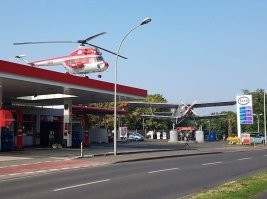 Солнце, самолёт и дерево: 9 самых впечатляющих и необычных автозаправочных комплексов мира