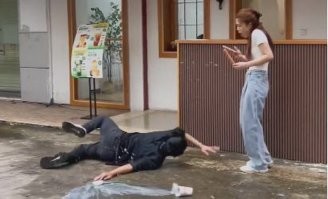 Парень сделал момент знакомства с девушкой незабываемым