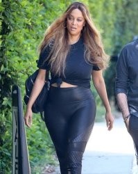 С Тайрой особенно страшно. 
Была супер-секси. Превратилась в обычную толстую негритянку... 
SIC  TRANSIT  GLORIA  MUNDI.