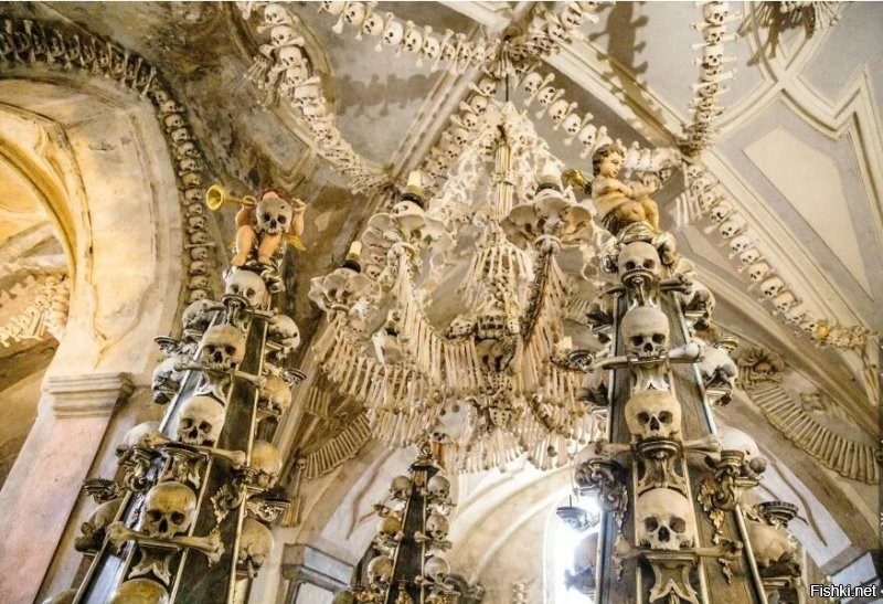 Костница в Седлеце или Костёл Всех Святых   готический кладбищенский костёл в Седлеце (Чехия). Вот уж где нереальная жуть до костей пробирает