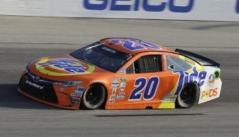 Tide racing team -это гоночная команда в NASCAR