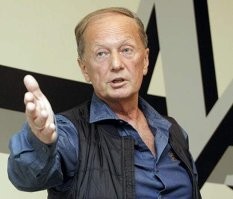 Тиктокерша перепутала суперклей с&nbsp;глазными каплями