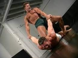 А зачем он его раздевать стал? Гачимучи какое-то...