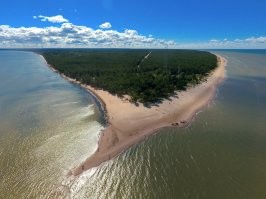 Kolkas rags в Латвии не хуже хорватского. Справа Балтийское море, слева Рижский залив.