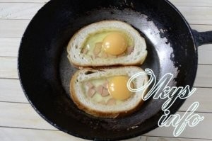 Мне с булочкой больше яишня нравится...)