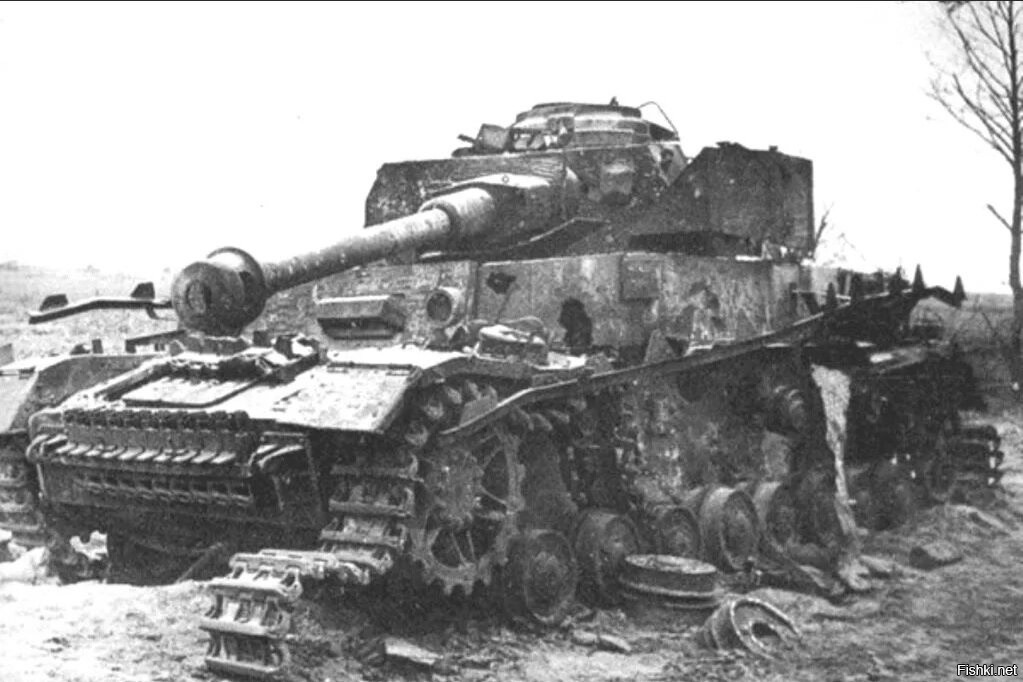 Немецкие танки курская. Танк тигр 1943 Курская дуга. Подбитый танк Курская дуга. Подбитые танки т-34 на Курской дуге. Танк Panzer 3 подбитый.