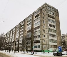 Типа намек, что это единственные балконы во всем доме и на другой стороне их нет? (А если внимательней посмотреть или подумать?)

Как бЭ, лучше задать вопрос, почему дома поставили так близко, нежели оставлять людей без балкона в принципе, ведь это типовая панелька, с типовыми планировками....

Так что не оценил сарказма.