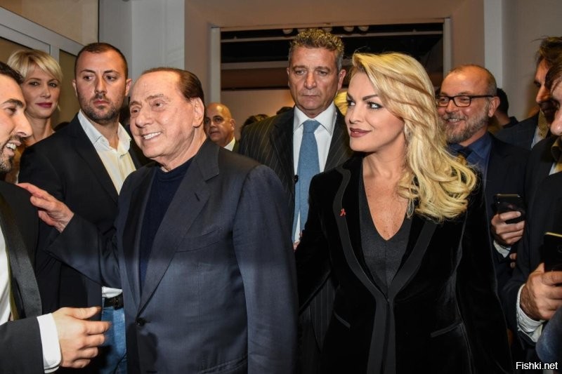 И геем не был. Жена  Сильвио Берлускони - Франческа.