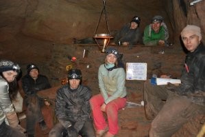 Ходил в поход по Саблинским пещерам. В одном месте застрял. Спереди полгруппы угарают, тянут за руки. Сзади вторая, подпихивает в пятки. С каждым выдохом на доли миллиметров протискивался с трудом. К счастью, обратно был другой путь. 
    Но когда инструктор Михаил предложил сползать на ,,шкуродёр" и посмотрел на меня, я сказал, что я лучше чай народу приготовлю. 
   Но там классно. По крайней мере в 2015м году было.