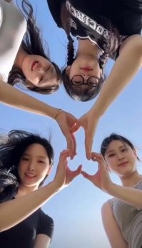 Подскажите на что они намекают?