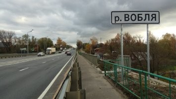 Творчество местных остроумников? Б явно маркером из Г переделана. А вот эта речка действительно существует.