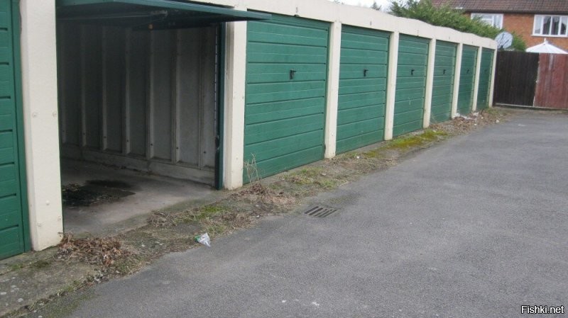 Кстати ниже это Великобритания, эти гаражи можно арендовать от муниципальности