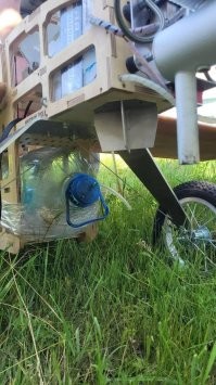 Сейчас такие поделки сделанные из говна и палок, используют на Украине, для вскрытия ПВО. На радарах светятся как БПЛА.