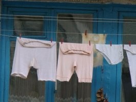 Увидела чужие трусы на  балконе.