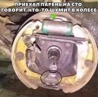 Тут вообще то пара трещин. всё отлетело, на пружинах держится