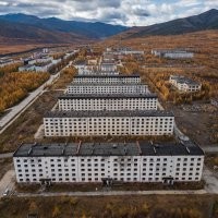 поселок Синегорье Магаданская область!некогда процветающий поселок городского типа, где жила интелегенция из гидроэнергетиков! пришол в упадок с развалом СССР как и большинство поселков Магаданской области,  Чукотки и якутии!