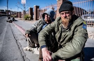 И в чём прикол?
Ну явно, что там не бомжи учатся...