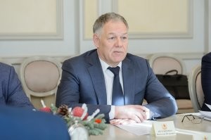 ПОДОРОЖАЕТ!?
Автор, что за бред?
Проезд САМ что ли ДОРОЖАЕТ?!

Надо называть фамилии конкретных муд...ков, которые ПОВЫШАЮТ цену на перемещение, вводя запретительные экономические санкции на экономическую деятельность в государстве, сознательно нанося экономический ущерб экономике страны и гражданам, В УСЛОВИЯХ БОЕВЫХ ДЕЙСТВИЙ с объединённым западом.

Чтобы знали, кого конкретно  нужно судить по статье измена Родине. 

Вот эта морда.
Петушенко Вячеслав Петрович
Председатель правления Государственной компании «Российские автомобильные дороги»
Это его личная персональная ответственность.