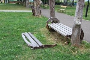 "Невинных" подростков обижает....