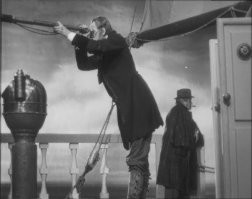 Напомнил почему-то Паганеля...))) (дети капитана Гранта, Черкасов, 1936 год)