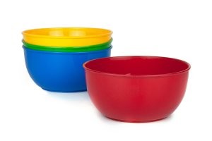 Всегда грею еду вот в таких мисочках из пищевого пластика, которые специально для микроволновок, всегда нормально греется
то что посуда забирает на себя всё тепло это означает что что то не так с самой посудой, что она ловит на себя излучение, а не пропускает его на своё содержимое, значит она не подходит для разогревания в микроволновке