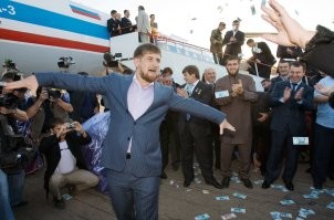 Если чеченских террористов поставить на управляющие должности в Чечне, и постоянно смотреть сквозь пальцы на их выходки и выходки тамошнего феодального князька, то ничего  хорошего не выйдет. Там по прежнему будут убийства, криминальные разборки,  похищения людей, пытки, разворовывание государственной собственности, работорговля.
А  уж все  эти кавказские борцовские клубы и прочие "патриотические" организации - рассадник криминала и база рекрутирования начинающих душегубов и убийц. 
Додавить всю гнил там надо было во время второй чеченской компании, а не за стол переговоров с ними садиться,  раздавать им посты,  чтоб собрать себе рейтинга, остановить войну итд. Чтоб одни бородачи бегали по горам и резали других бородачей.. По итогу оказавшись у власти и полностью взяв властьв  руки одного тейпа, на данный момент Чечню разве что формально можно считать частью РФ.. там своё правительство, своя армия, свои законы.. и даже ФСБ не имеет право там действовать без личного разрешения Кадыров. В противном случае, чеченские террори.. т.е. работники силовых ведомств, имеют право их убивать.  Я не шучу, так Рамзан заявил открыто.. ну а Путин что, проглотил как обычно.
Какой здоровый на голову человек, сейчас поедет жить или отдыхать в Чечню? Там жеж Мордор... в лучшем случае попадёшь в рабство на какой-нить кирпичный заводчик, а скорее всего ограбят и убьют.
*Я не говорю что чеченцы плохие люди, большая часть из них нормальные и гостеприимные.(Я в краснодарском крае на берегу Озовского отдыхал, так меня чеченец-дантист из Грозного, каждое утро звал и какое-нить фирмовое блюдо предлагал попробовать, душеный и добрый человек). Просто власть в том районе полностью под бандитами и атмосфера соответствующая.