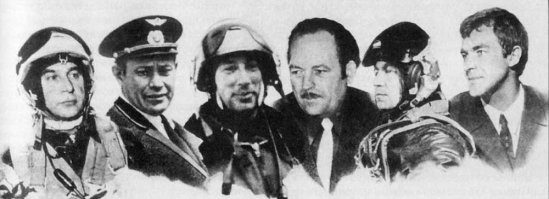 Мой дед его испытывал (третий слева) и разбился в экипаже Козлова в Ле-Бурже 50 лет назад. Какая крутая машина была. Жутко нерентабельная, но каков технологический прорыв.