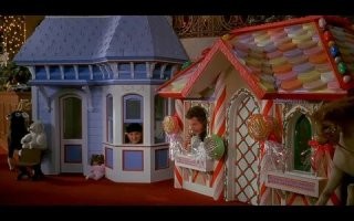 Школьники спрятались в магазине электроники и после закрытия гоняли внутри на электросамокатах