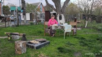 Дом под Полтавой, прям на месте Полтавской битвы (село Побаванка) внутри обычный дом 1980 года постройки. Родительский дом. Особенностей нет. Есть память, есть земля. Помним, трудимся, отдыхаем.